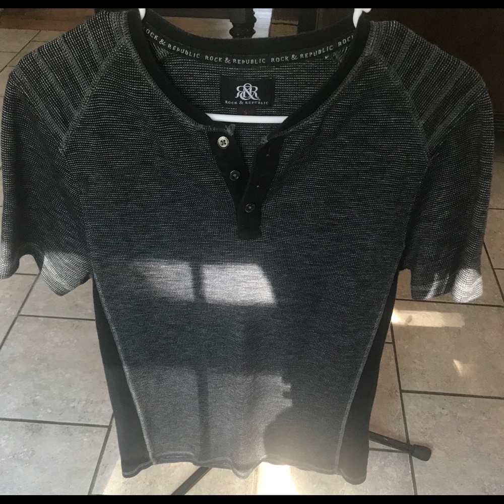 Men’s black Rock&Republic tshirt.